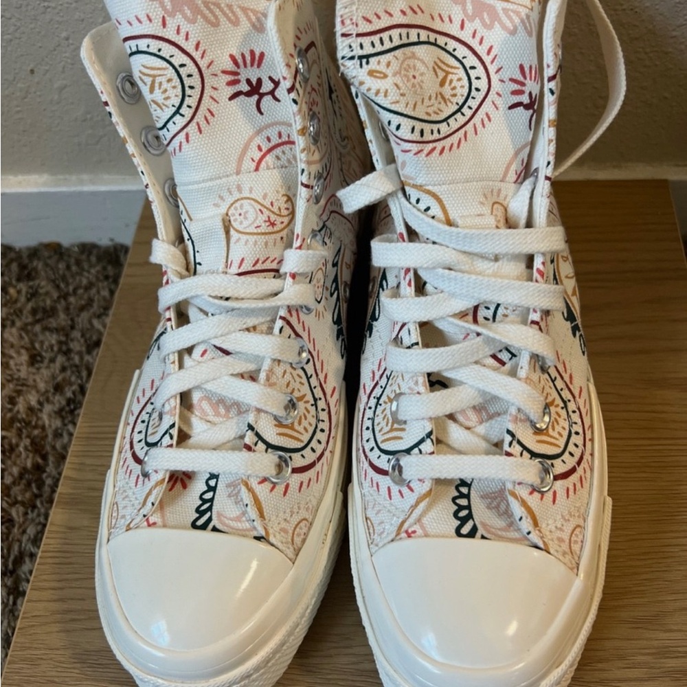 Paisley High-Top Converse Sneakers Never been Worn Size 9